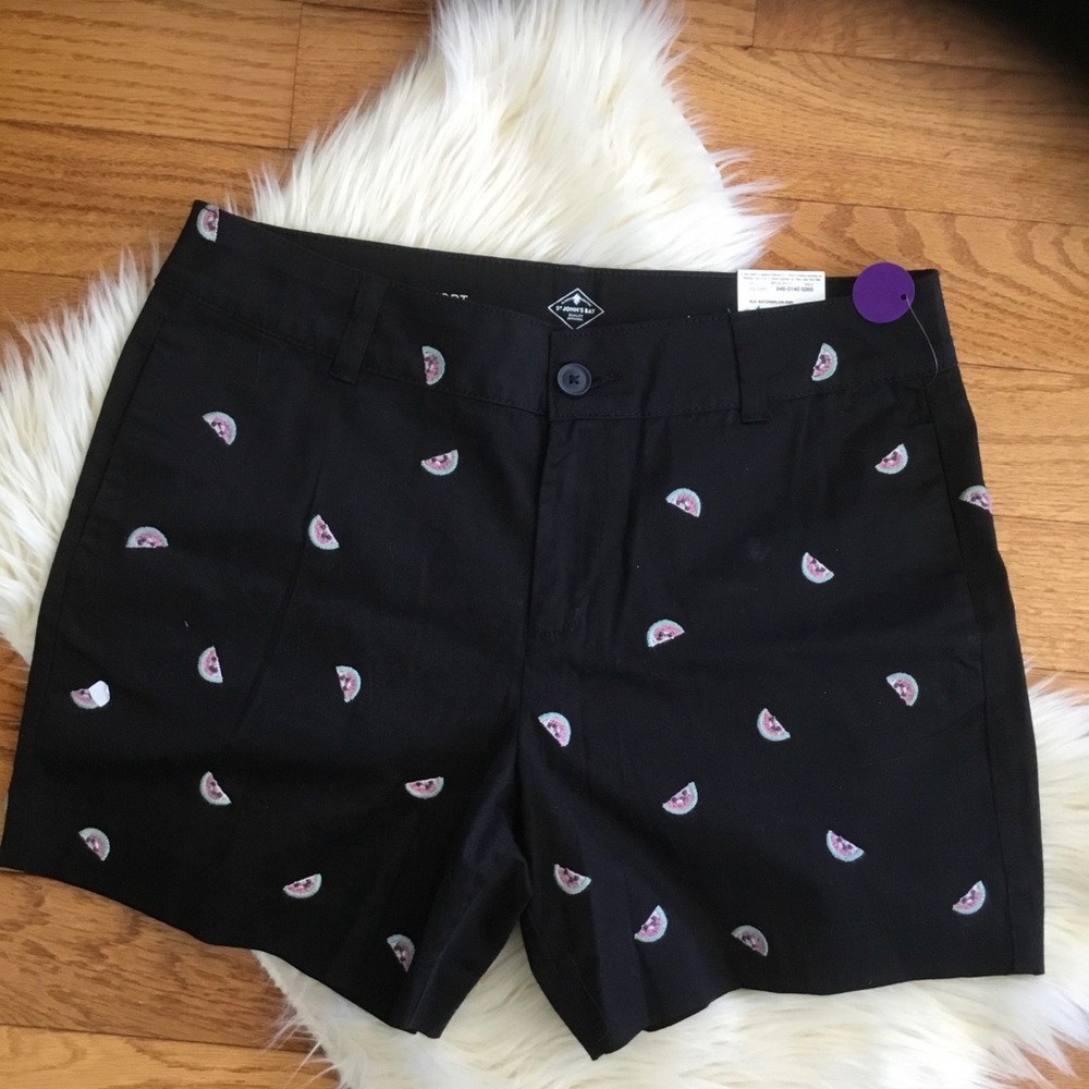 NWT ~ST JOHN’S BAY MID-RISE SHORTS
